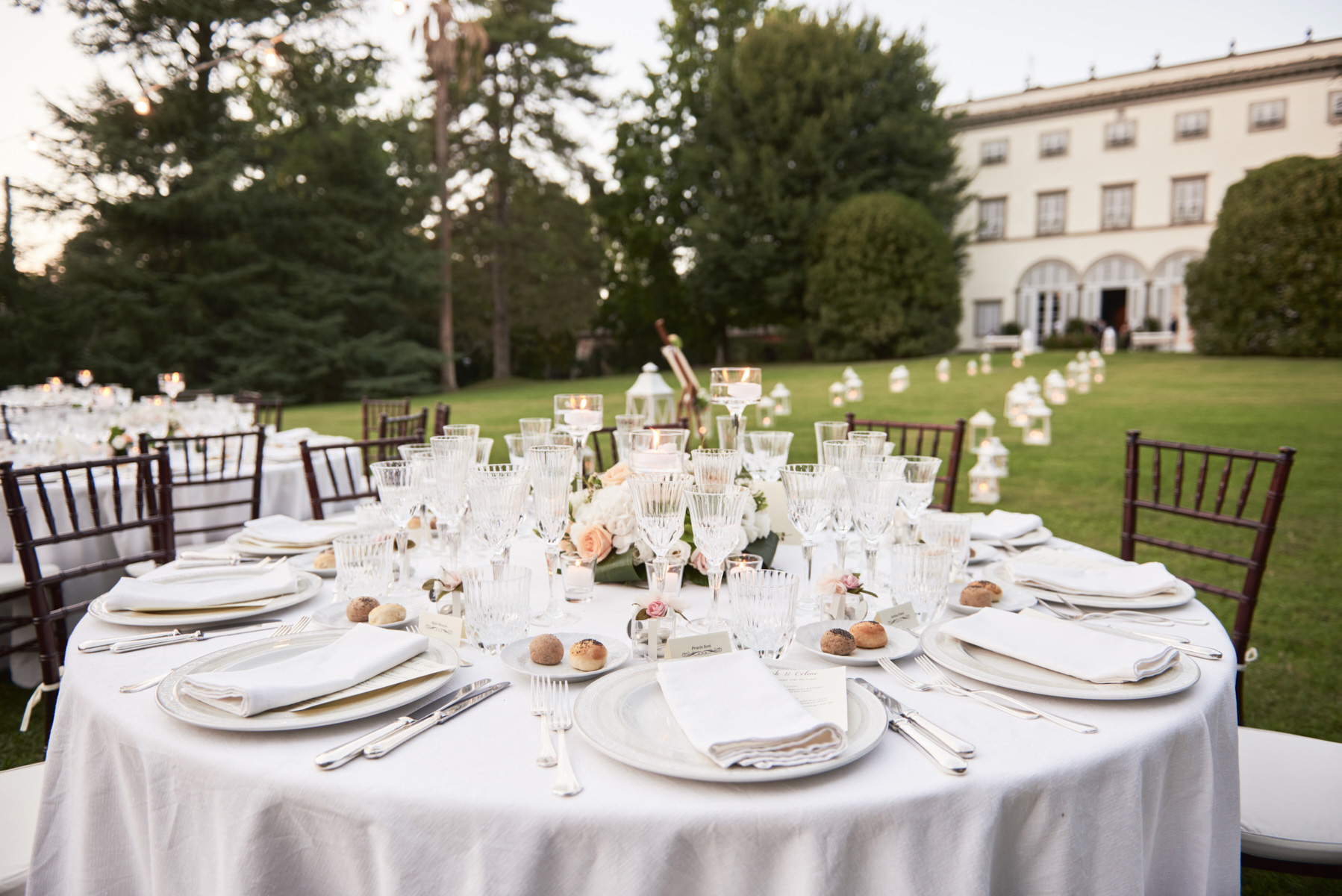 040-elegant-wedding-party-tuscany-villa-grabau